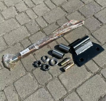 Вісь МТЗ навіски в зборі з посиленнням навіски (вир-во МТЗ) 70-4605026 70-4605026 фото